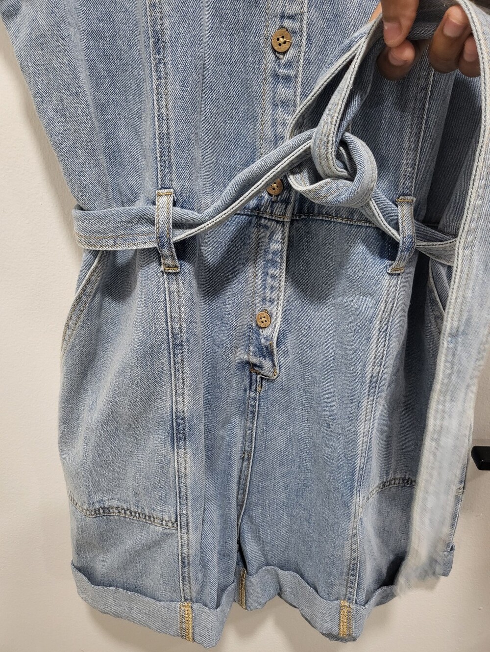 NWOT Vici Rudi Ruffle Sleeve Denim Romper - Size Medium - Picture 7 of 12